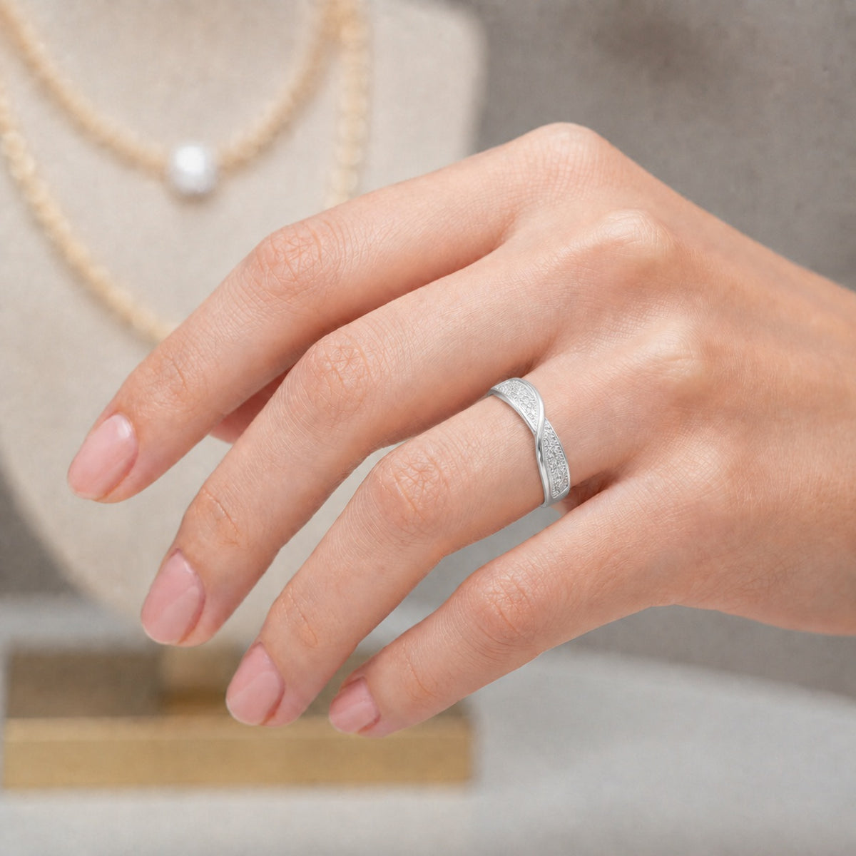 Anillo Cintillo Circones Línea Entrelazada