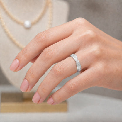 Anillo Cintillo Circones Línea Entrelazada