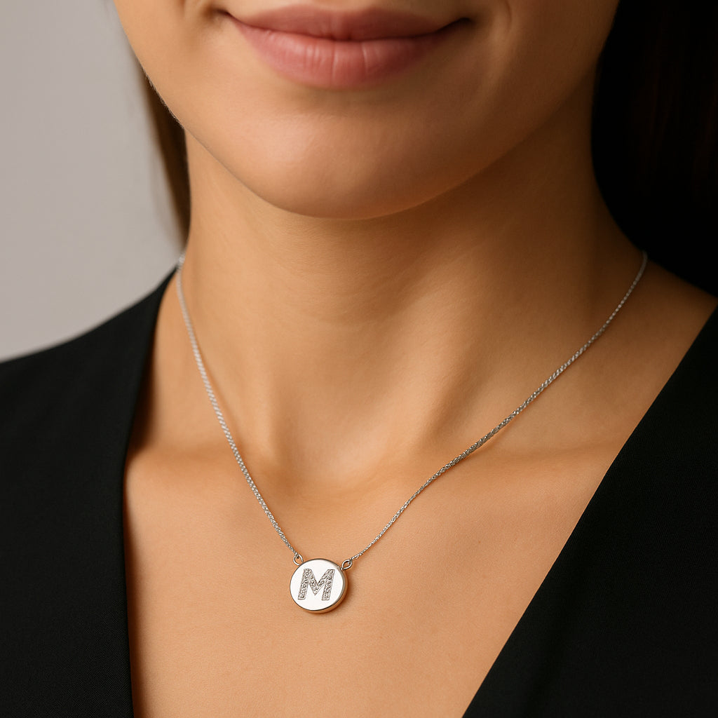 Collar Círculo Letra M Circones