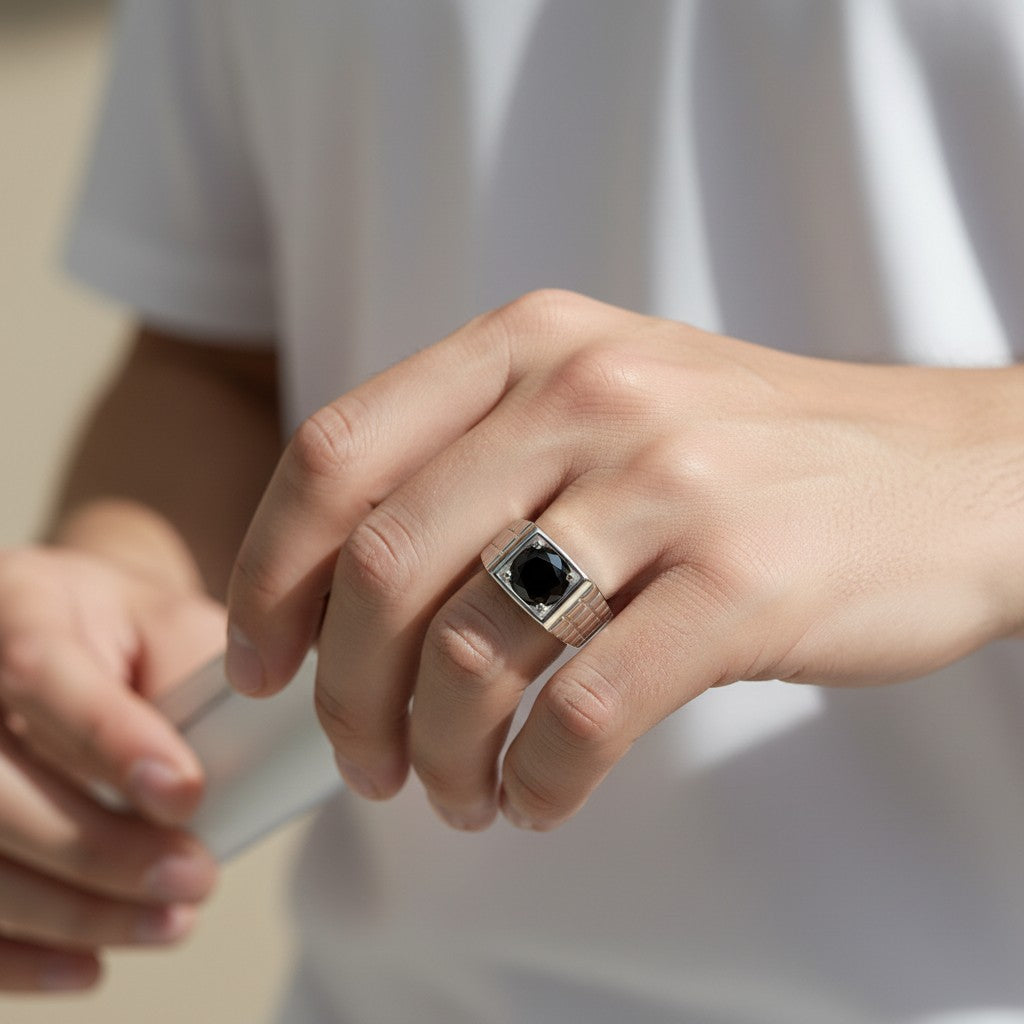 Anillo Sello Facetado Circón Ónix