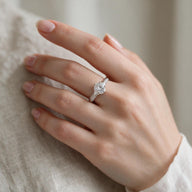 Anillo Flor Circones Pavé