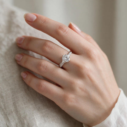Anillo Flor Circones Pavé