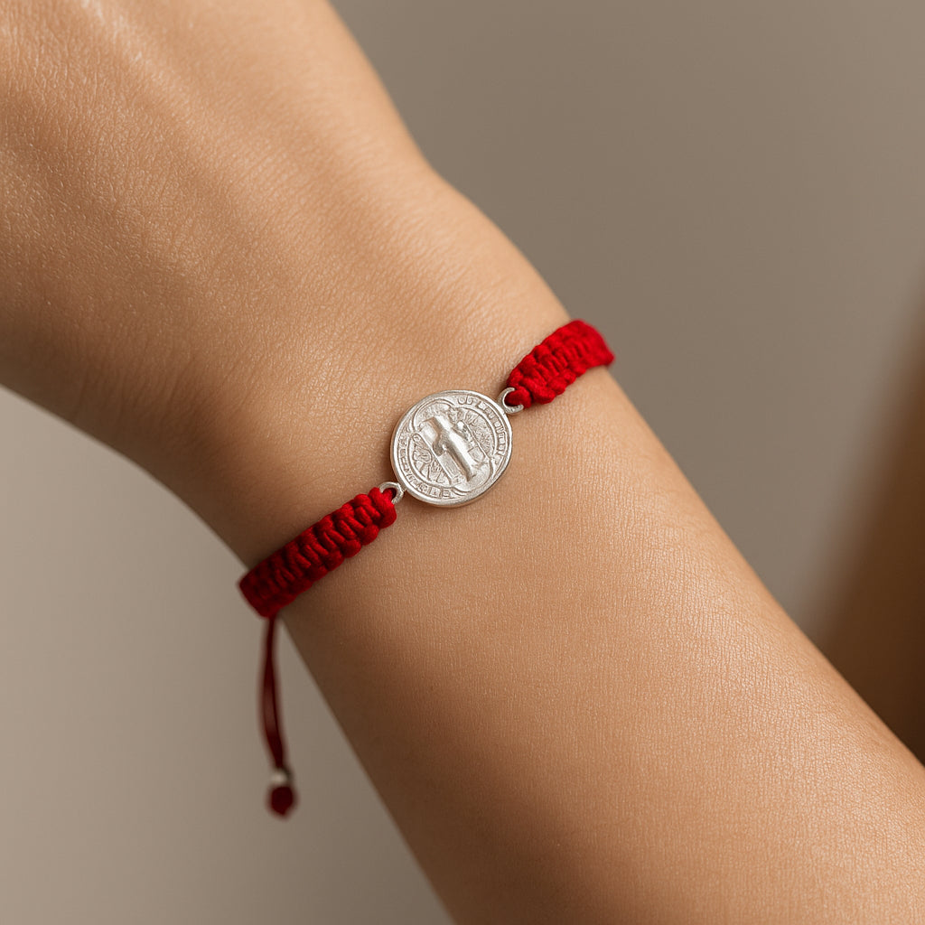 Pulsera Hilo Rojo Ajustable San Benito Abad
