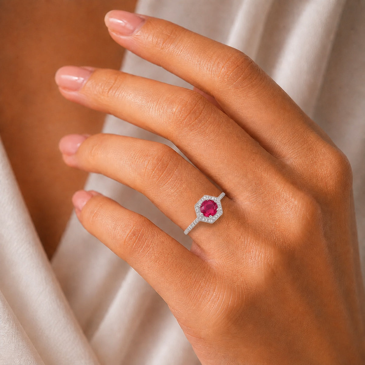 Anillo Hexágono Circón Rubí