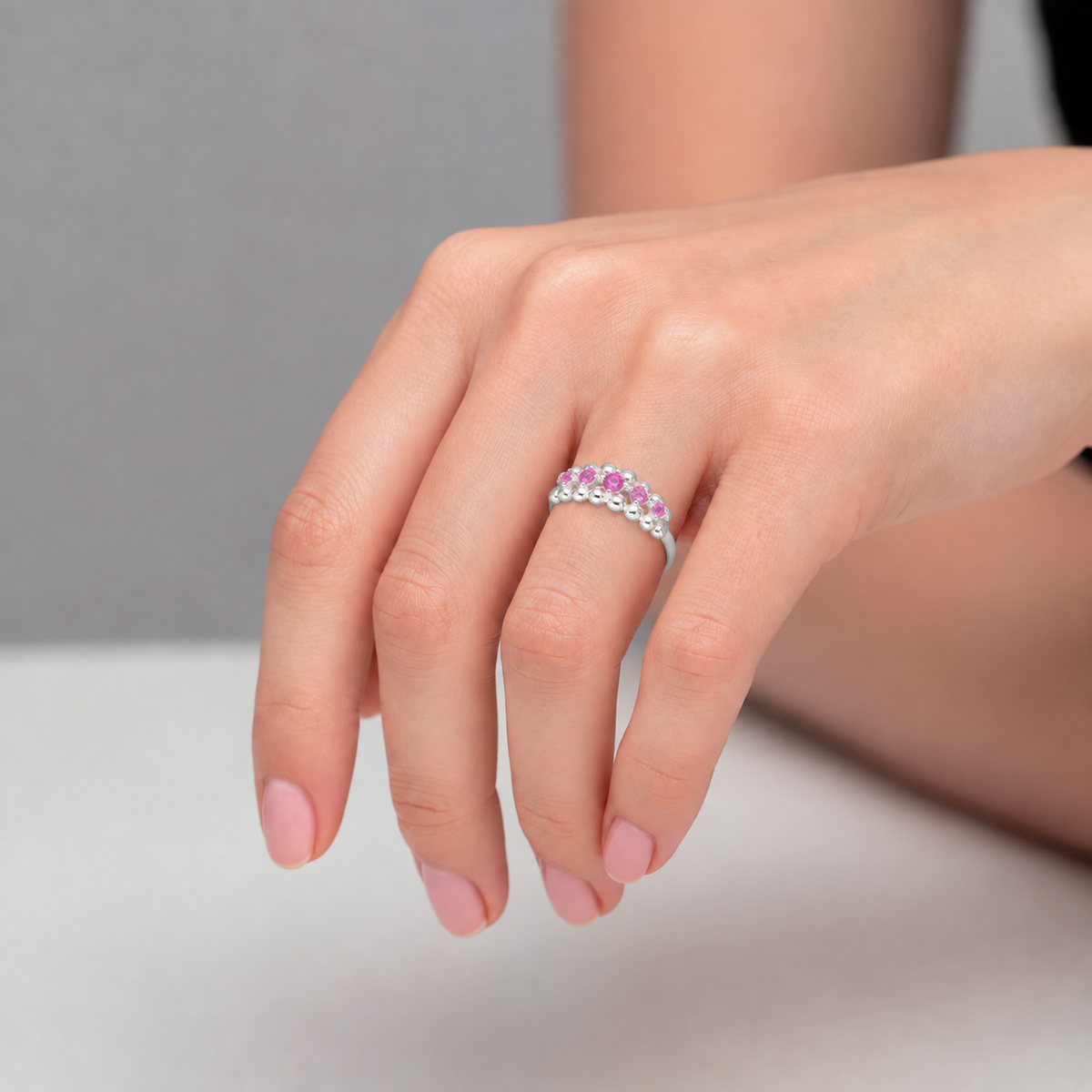 Anillo Cintillo Esferas Circones Fucsia