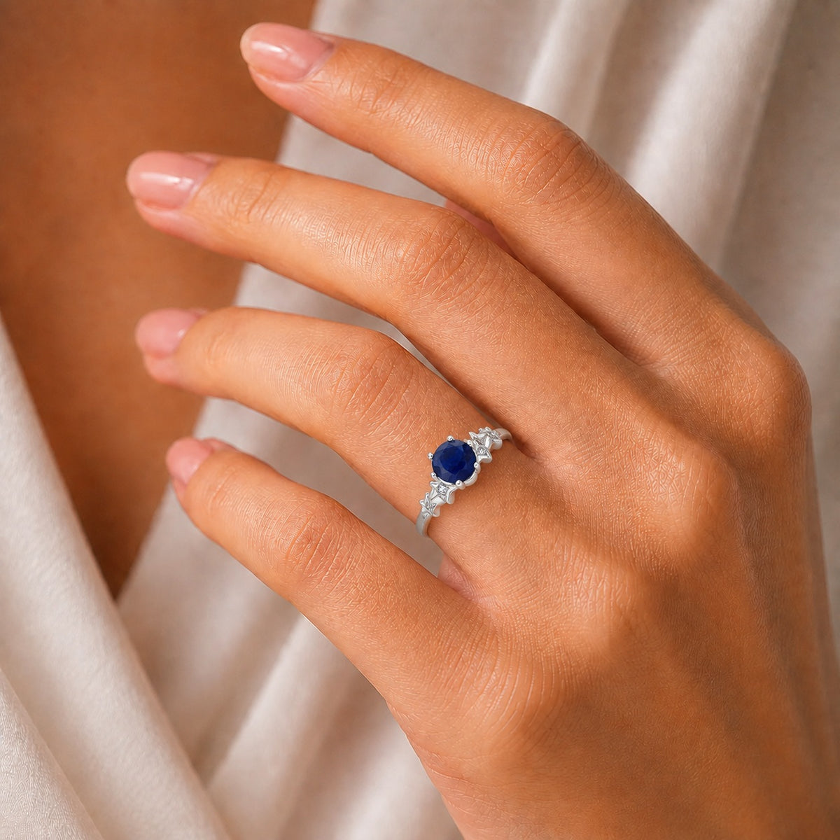 Anillo Solitario Estrellas Circón Zafiro