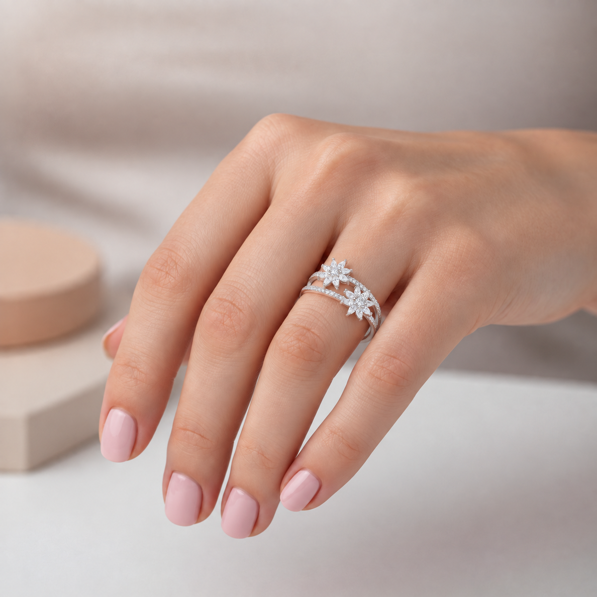 Anillo Líneas Flores Circones