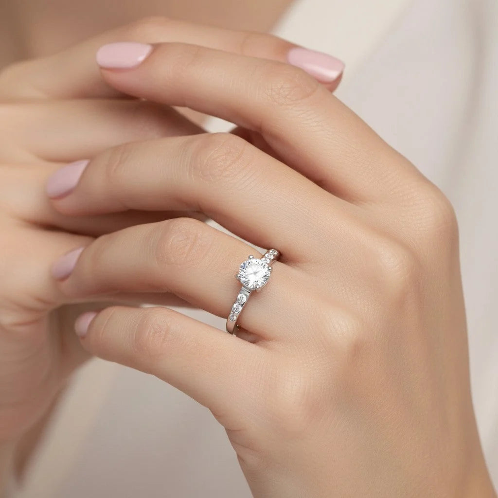 Anillo Solitario Moissanita y Circones 22
