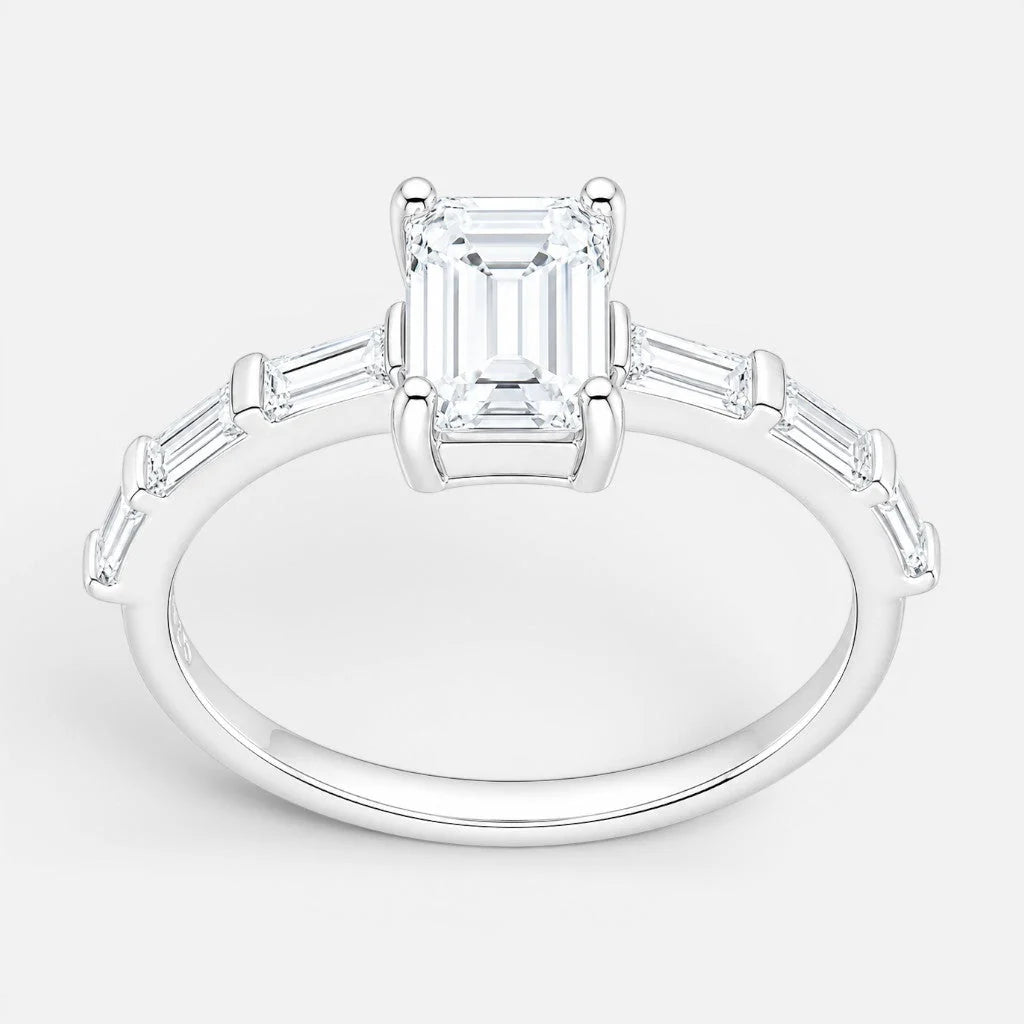 Anillo Solitario Moissanita y Circones Baguette 18