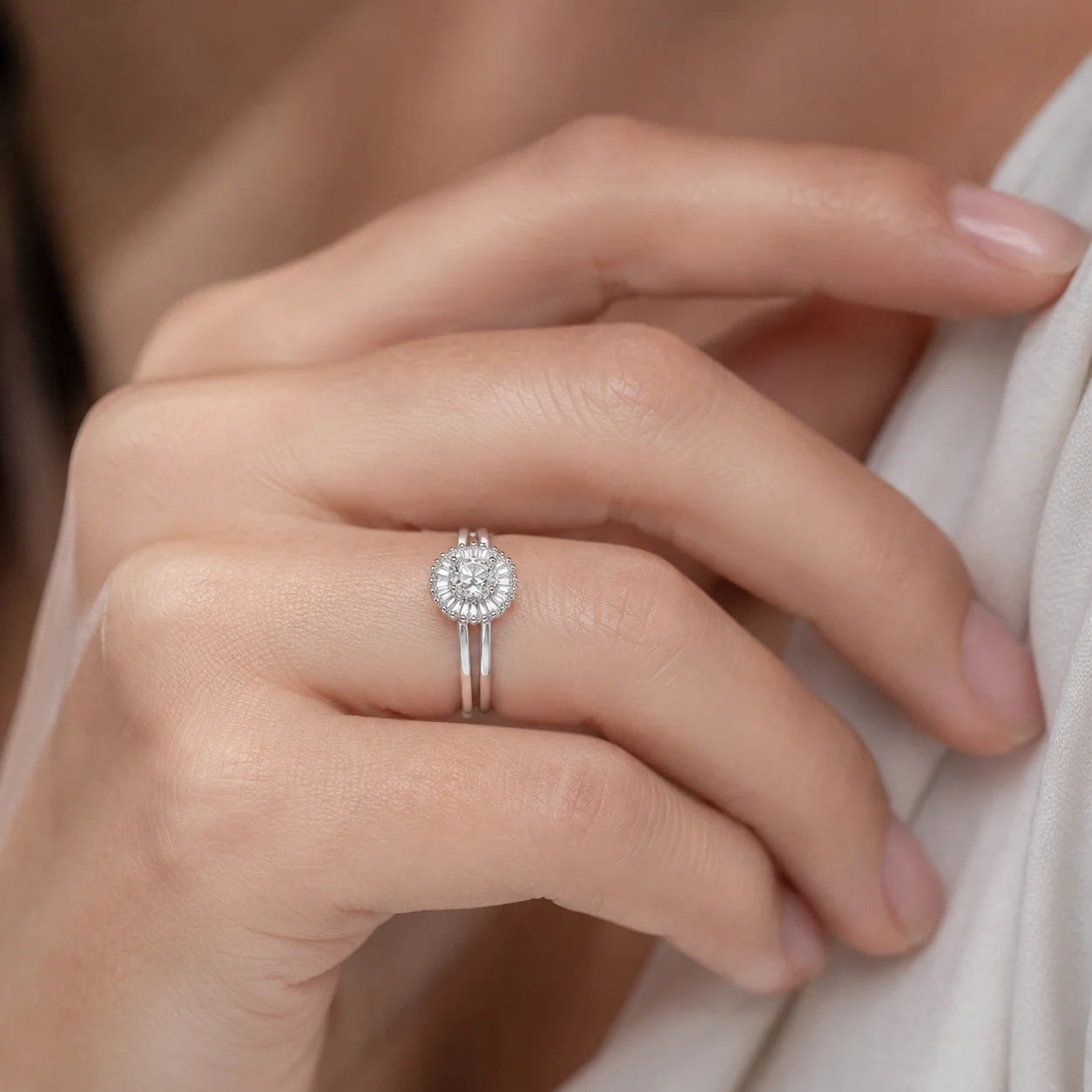 Anillo Ovalado Moissanita y Circones Baguette 20