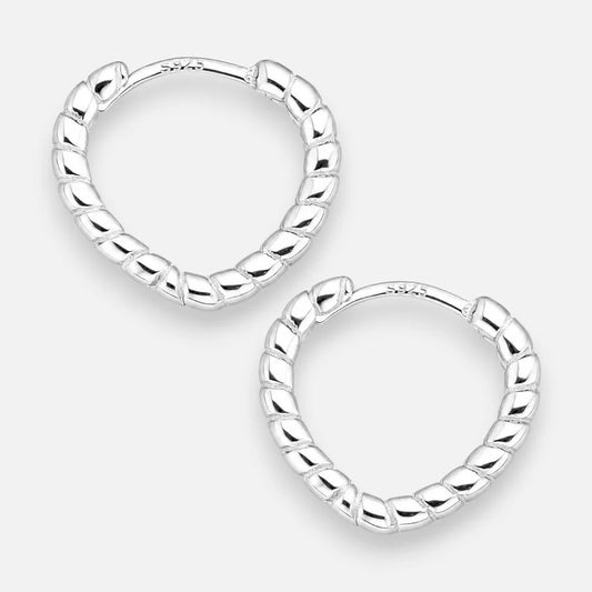 Argolla Huggie Corazón Entorchado 14x15 mm