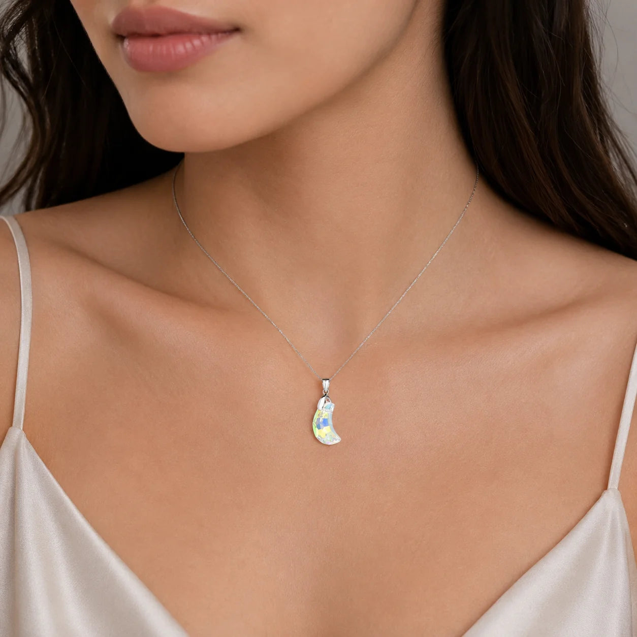Colgante Media Luna Cristal Hecho con Swarovski Tornasol