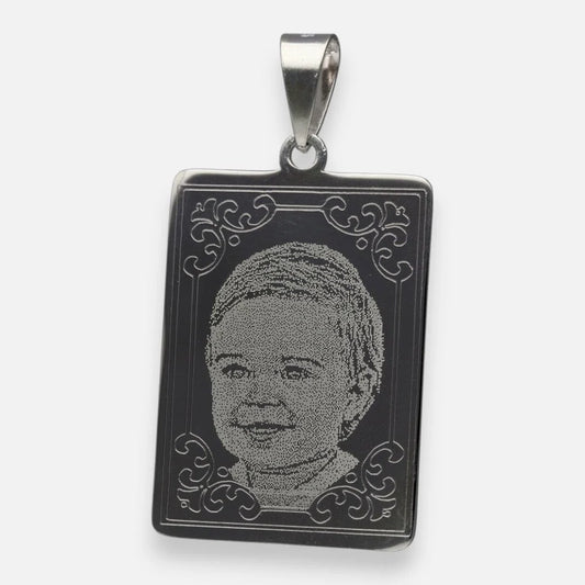 Colgante Placa Rectangular Grande con Marco y Fotograbado 30x22 mm