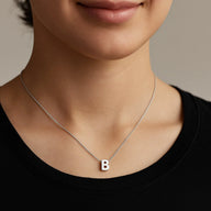 Collar Letra B