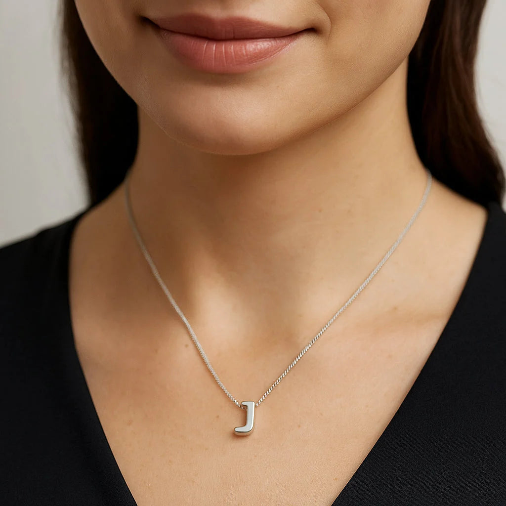 Collar Letra J