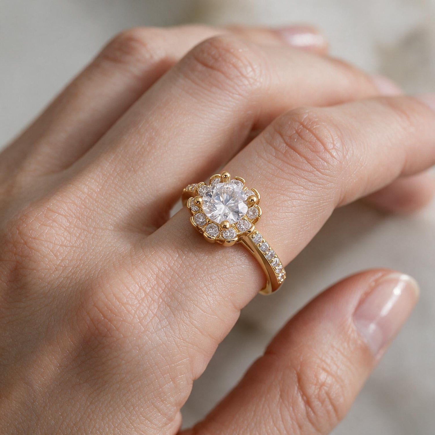 Anillo Flor Halo Circones