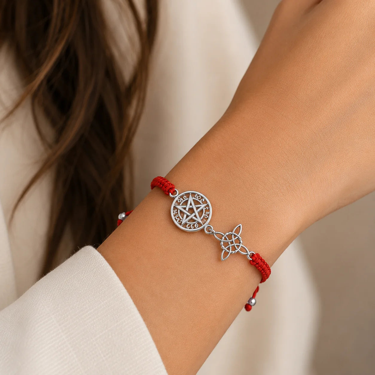 Pulsera Ajustable Hilo Rojo Nudo de Brujas Tetragrammaton