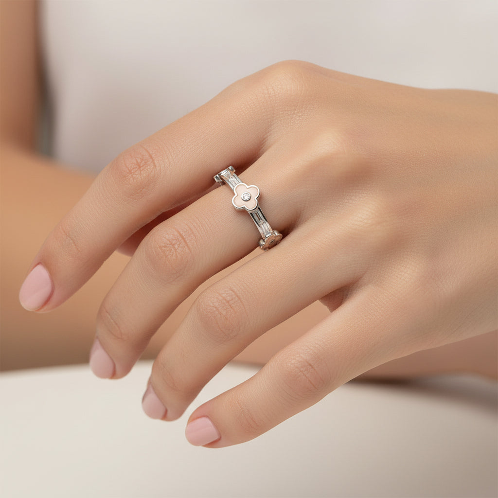 Anillo Trébol de la Suerte Circones Baguette Nácar