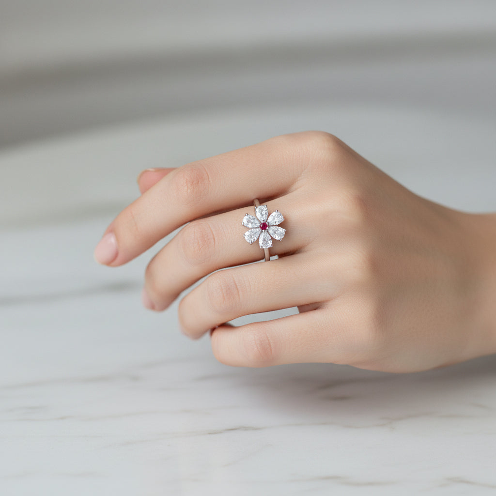 Anillo Flor Circón Rubí